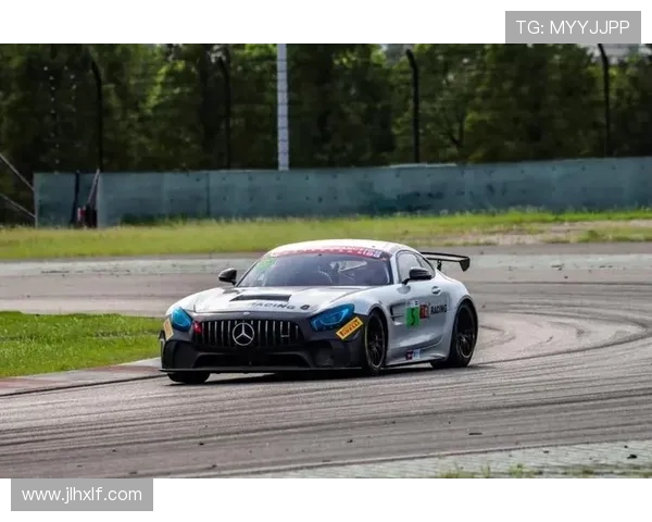 上海足球队领跑最新耐力排行榜前十名球队分析与展望